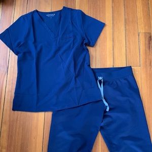 Mandala navy scrub top Medium
